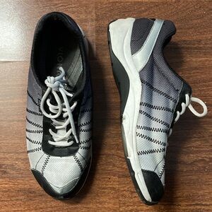 Vionic Black and Gray Sneakers Sz 8